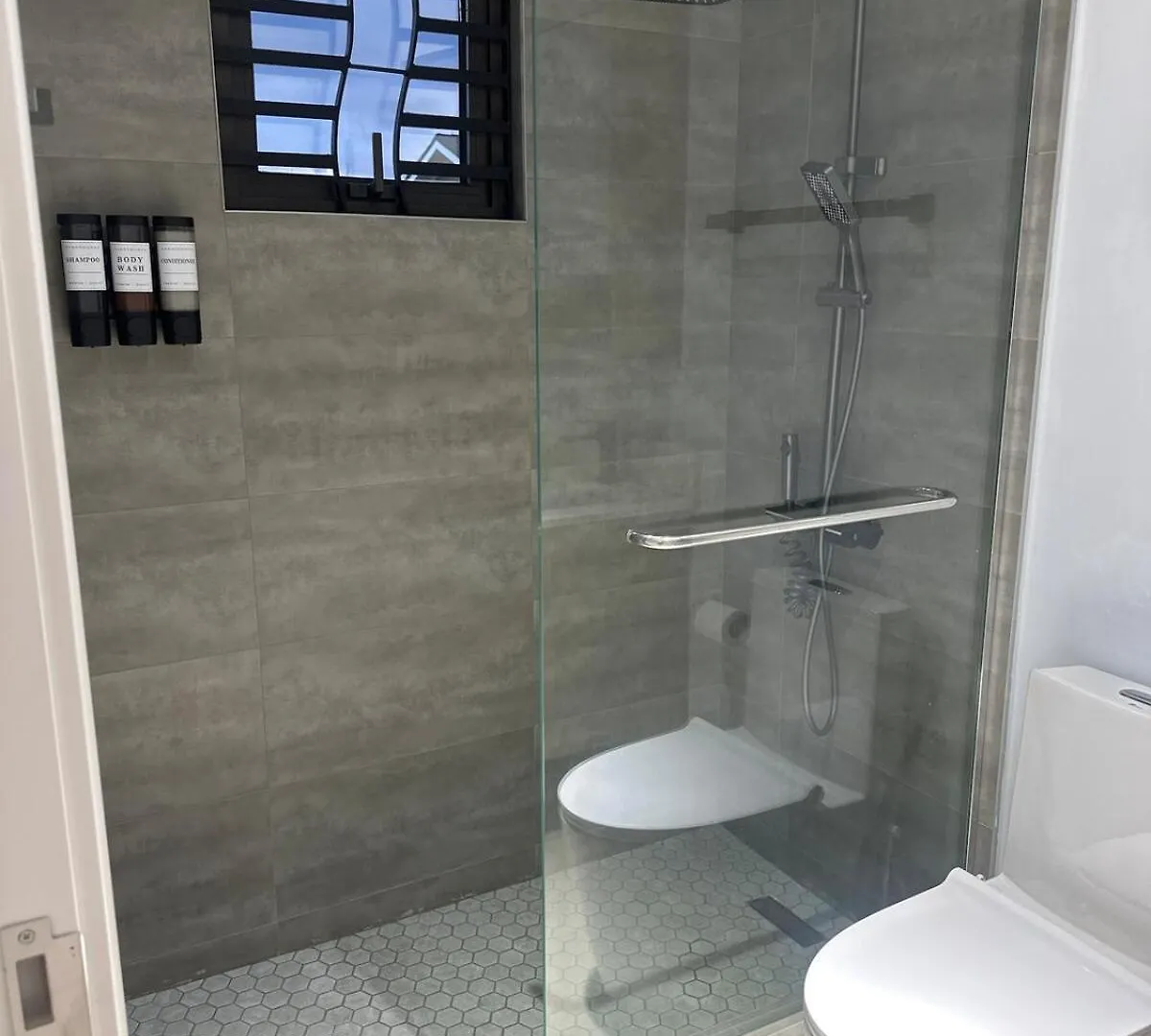 Oak Bliss- Oak Estate Villa Portmore